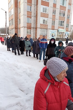 Глаз народа: «Сыктывкарцы часами стоят на улице за номерком в поликлинику»