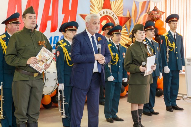 Владимир Уйба поздравил ветеранов в оздоровительном центре «Максаковка»