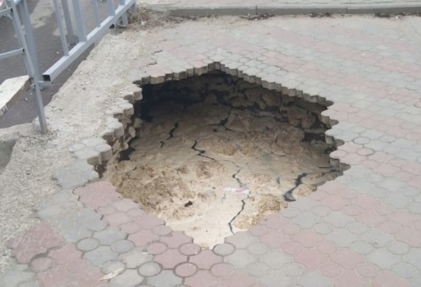  В Сыктывкаре оперативно восстановили тротуар по улице Карла Маркса