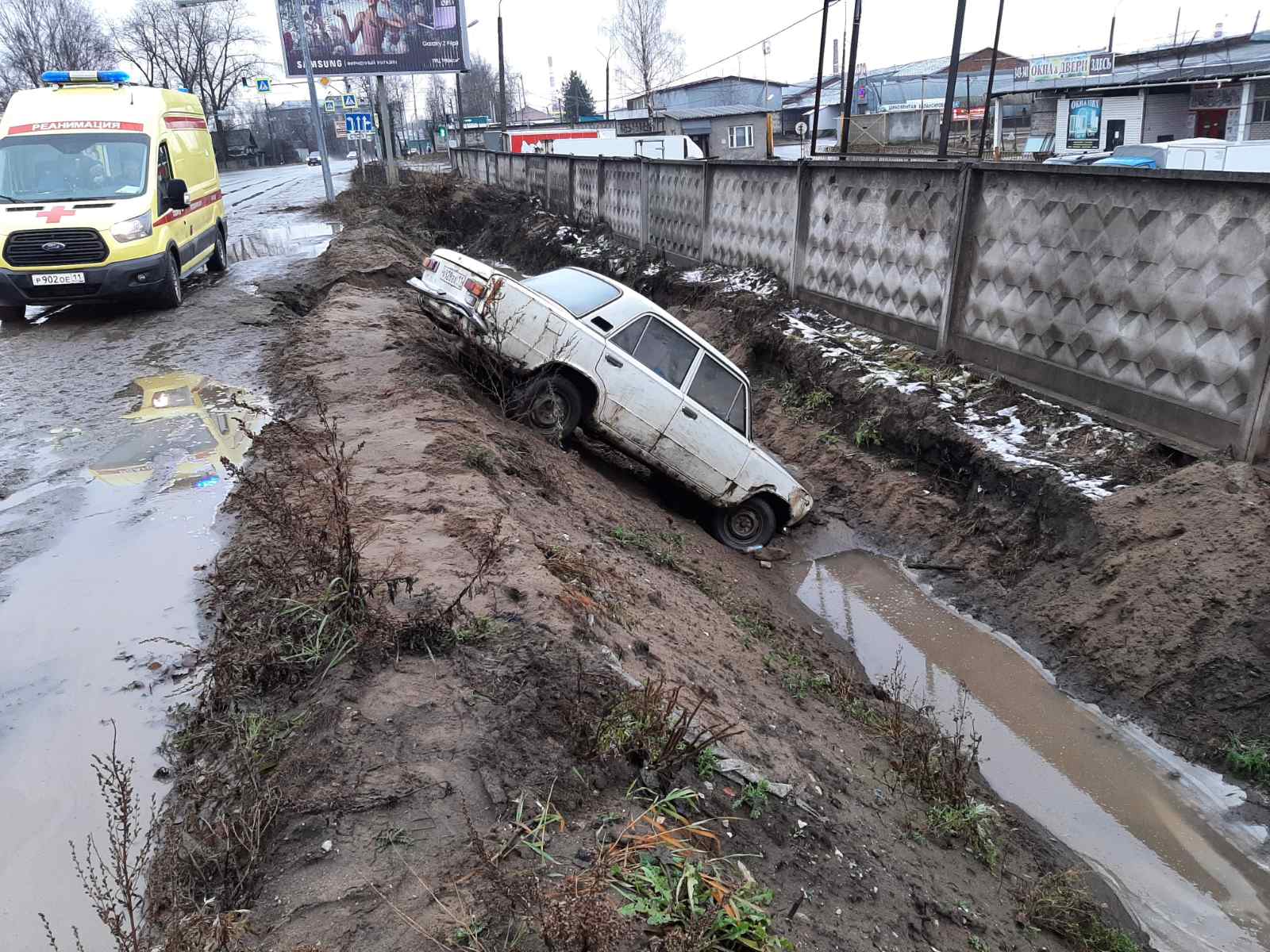 В Сыктывкаре водитель с 57-летним стажем не справился с управлением ВАЗом «  БНК