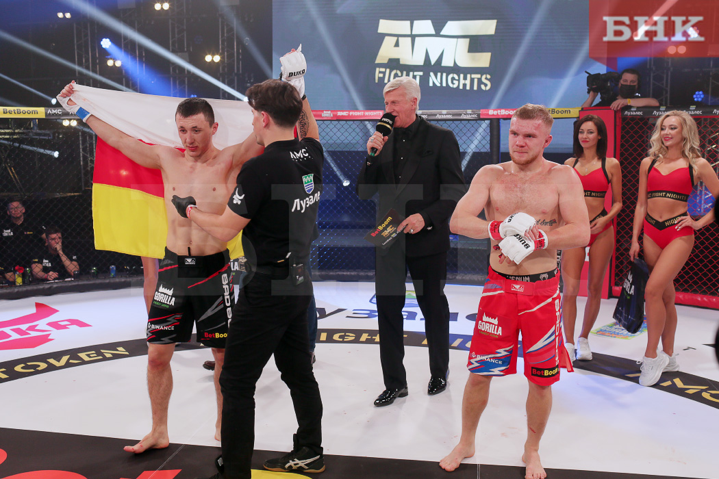 Fight night 238. Шара буллет боец. Шара боец ММА. Шорты файт Найтс. Шорты AMC Fight Nights.