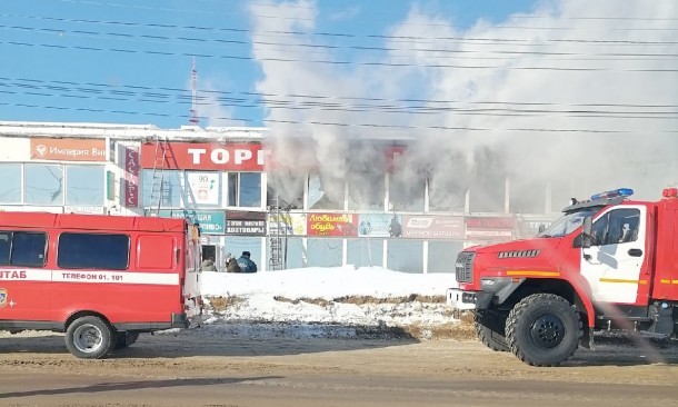 Во время пожара в ТЦ «Народный» в Сыктывкаре были заморожены все пожарные гидранты – МЧС