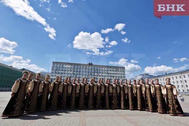 Вагоны метро с коми орнаментом, флаг на Останкино и выстрелы из пушки в Питере: как республика отмечала вековой юбилей