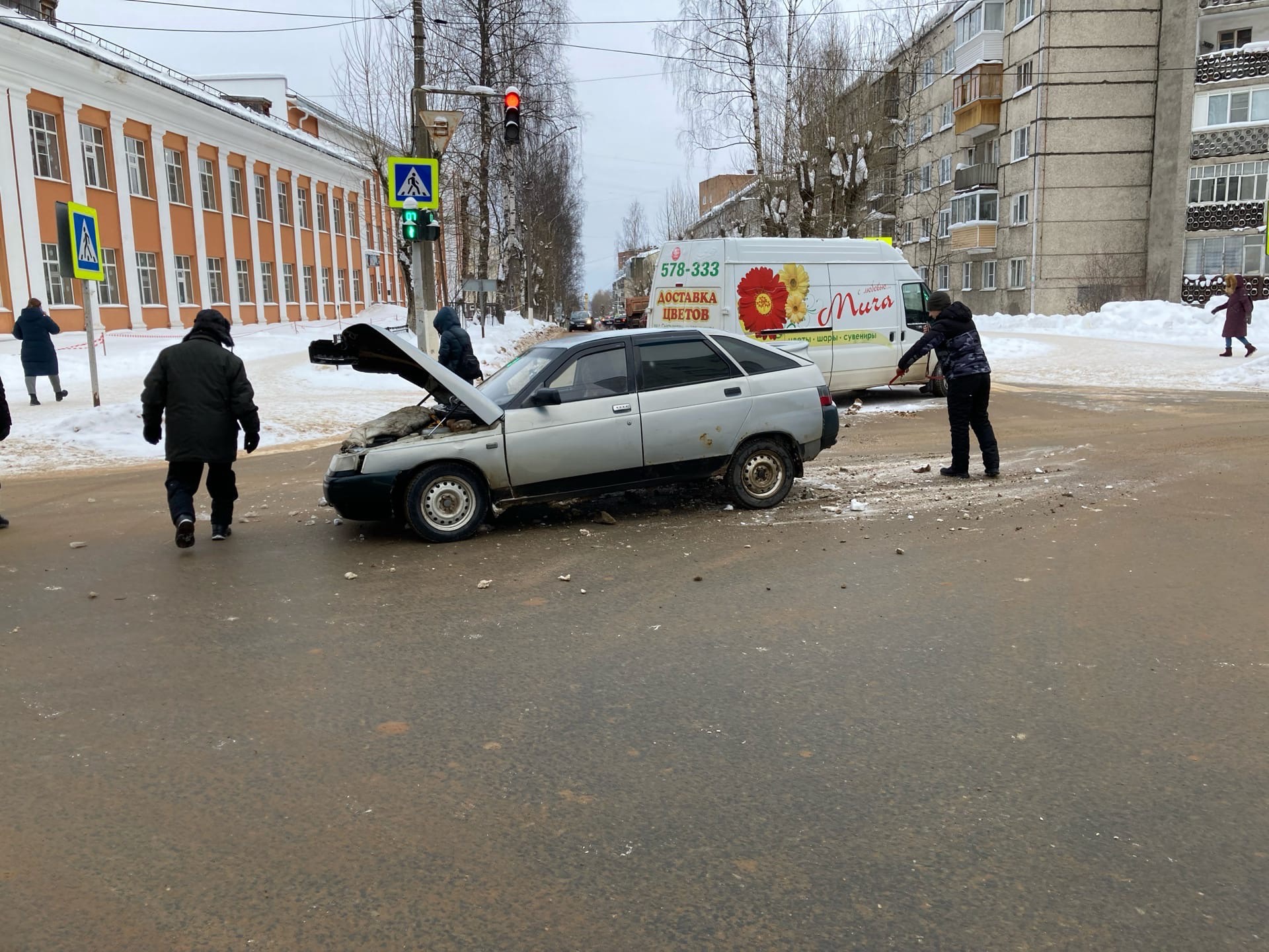 Бнкоми сыктывкар. Перекрёсток Сыктывкар. Авария в Сыктывкаре на Куратова.