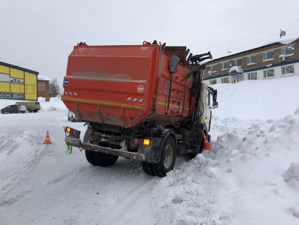 В Усть-Цильме мусоровоз сбил женщину