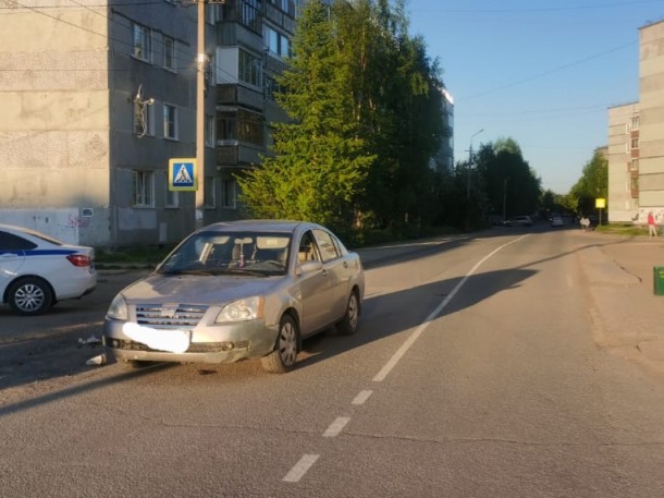 В Ухте девушка попала под колеса автомобиля рядом с зеброй