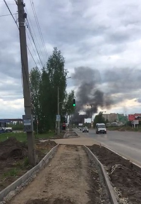 В сыктывкарском Давпоне горит дом