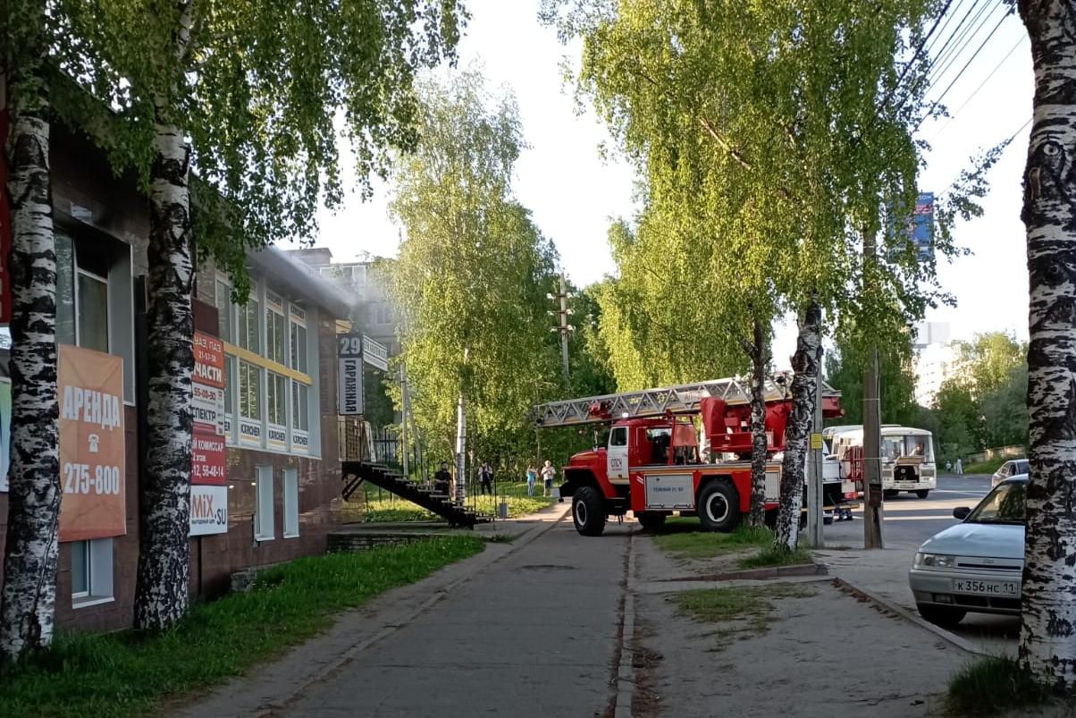 В Сыктывкаре горит магазин | 09.06.2022 | Сыктывкар - БезФормата