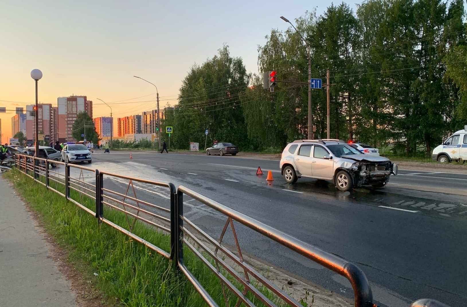 В Сыктывкаре возле ТЦ «Макси» столкнулись два автомобиля « БНК