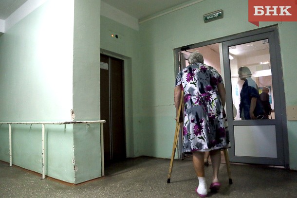 Жительница Коми взыскала компенсацию с владельца магазина, на выходе из которого она сломала ногу