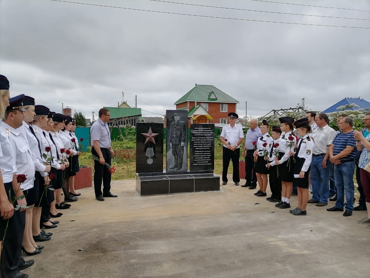 В Усть-Куломе открыли памятник погибшему капитану милиции « БНК