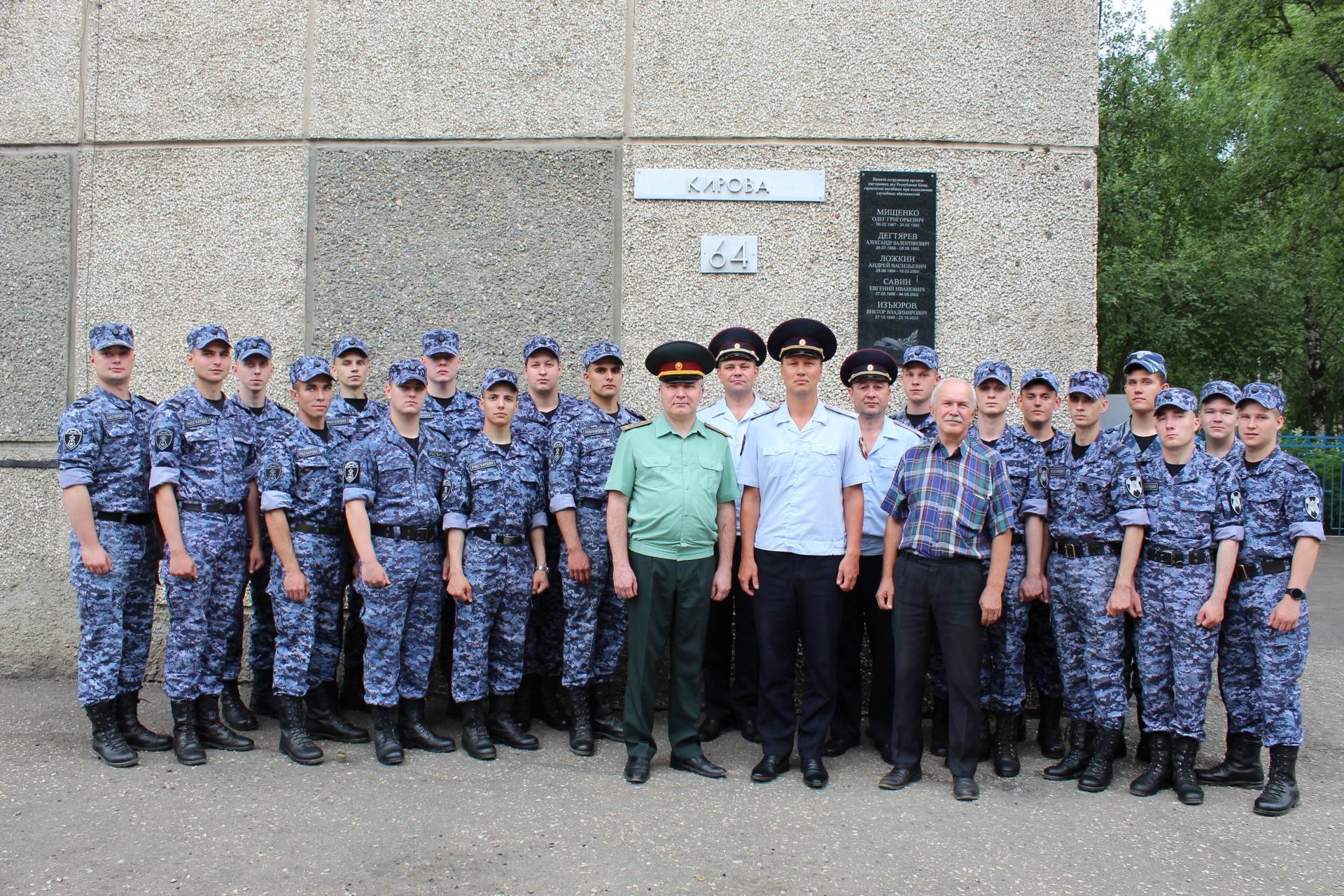 В Сыктывкаре росгвардейцы приняли присягу | 19.07.2022 | Сыктывкар -  БезФормата