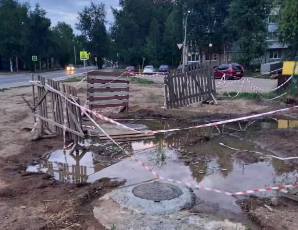 В Эжве назвали причину протечек воды на отремонтированной улице