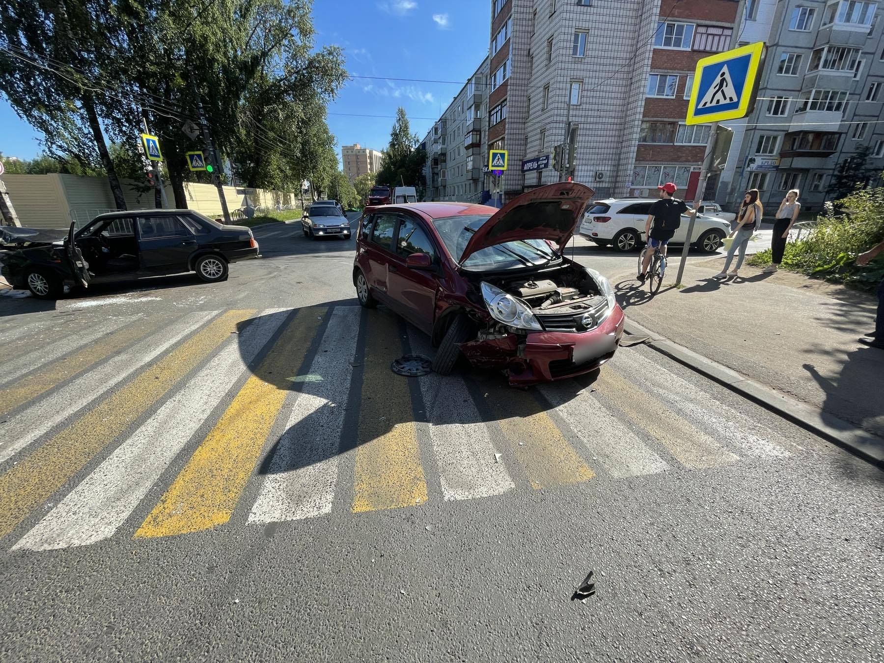 В Сыктывкаре водитель в 99-й раз нарушил ПДД и устроил аварию « БНК