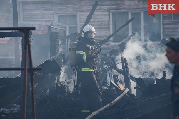 В мэрии Сыктывкара рассказали о судьбе участка на месте сгоревшего дома на улице Катаева