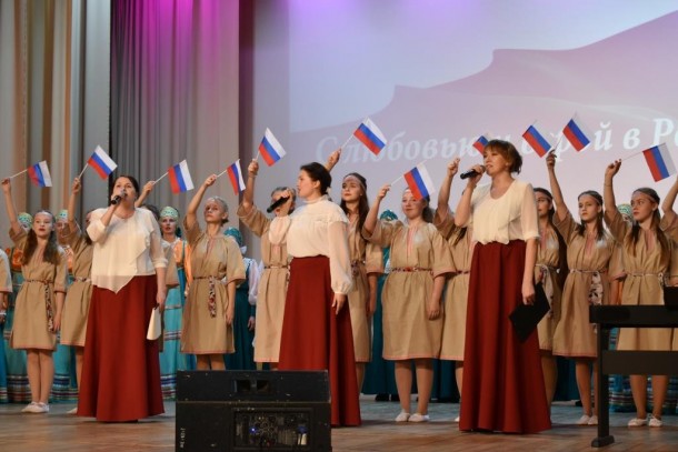 В Ижме на благотворительном концерте собрали деньги на поддержку военнослужащих