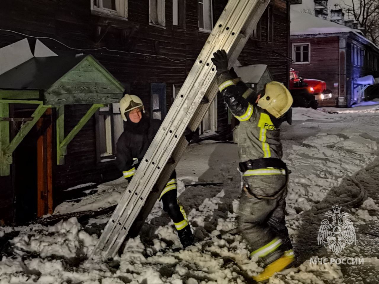 В сыктывкарском Лесозаводе сгорела еще одна «деревяшка» | 22.01.2023 |  Сыктывкар - БезФормата