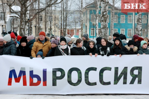 В Выльгорте ветераны и молодежь вышли на митинг в поддержку участников СВО