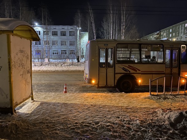 Следователи МВД по Сыктывкару выяснят обстоятельства гибели женщины в ДТП с автобусом