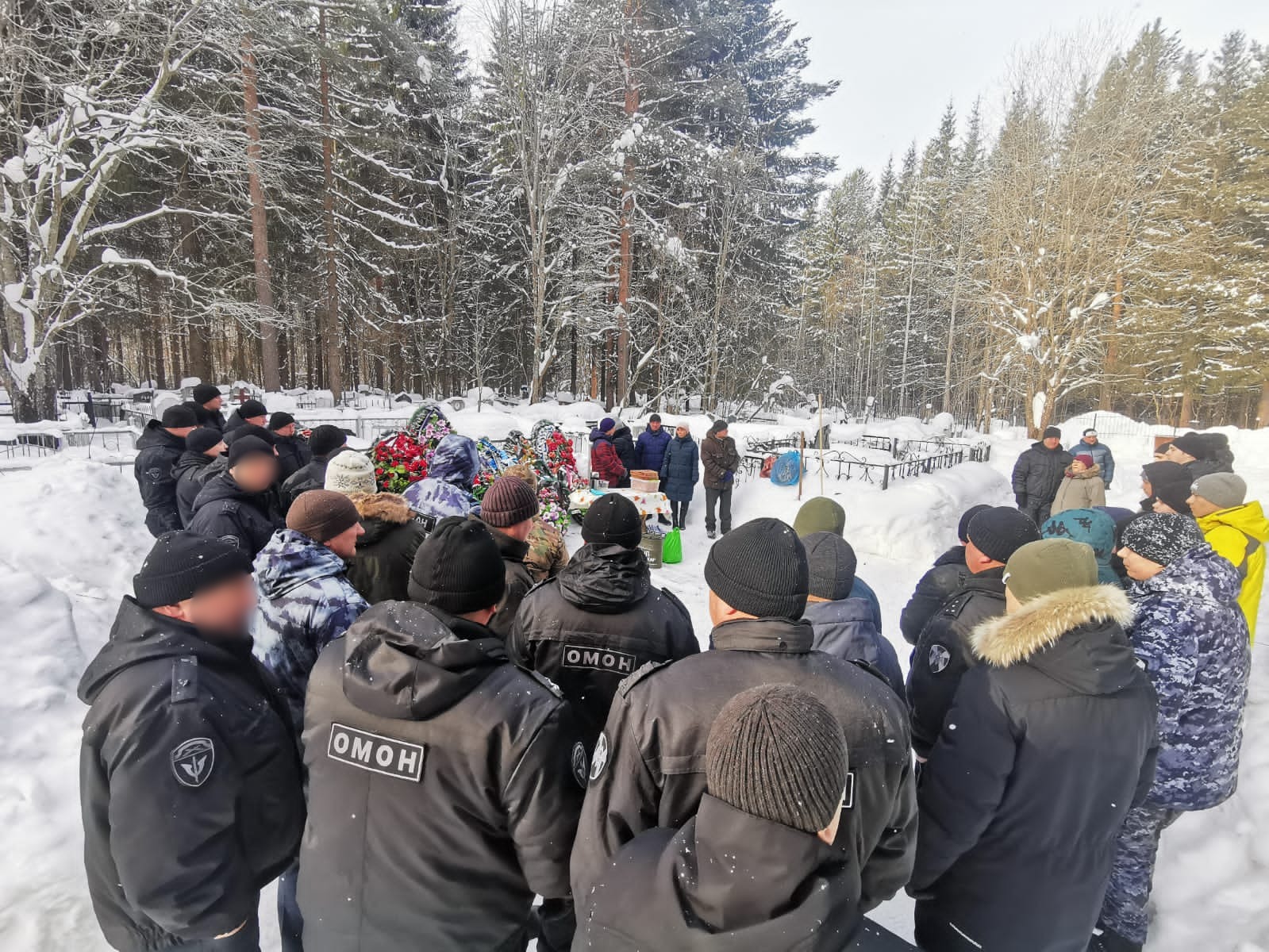 В Сыктывкаре росгвардейцы почтили память погибшего на СВО сослуживца « БНК