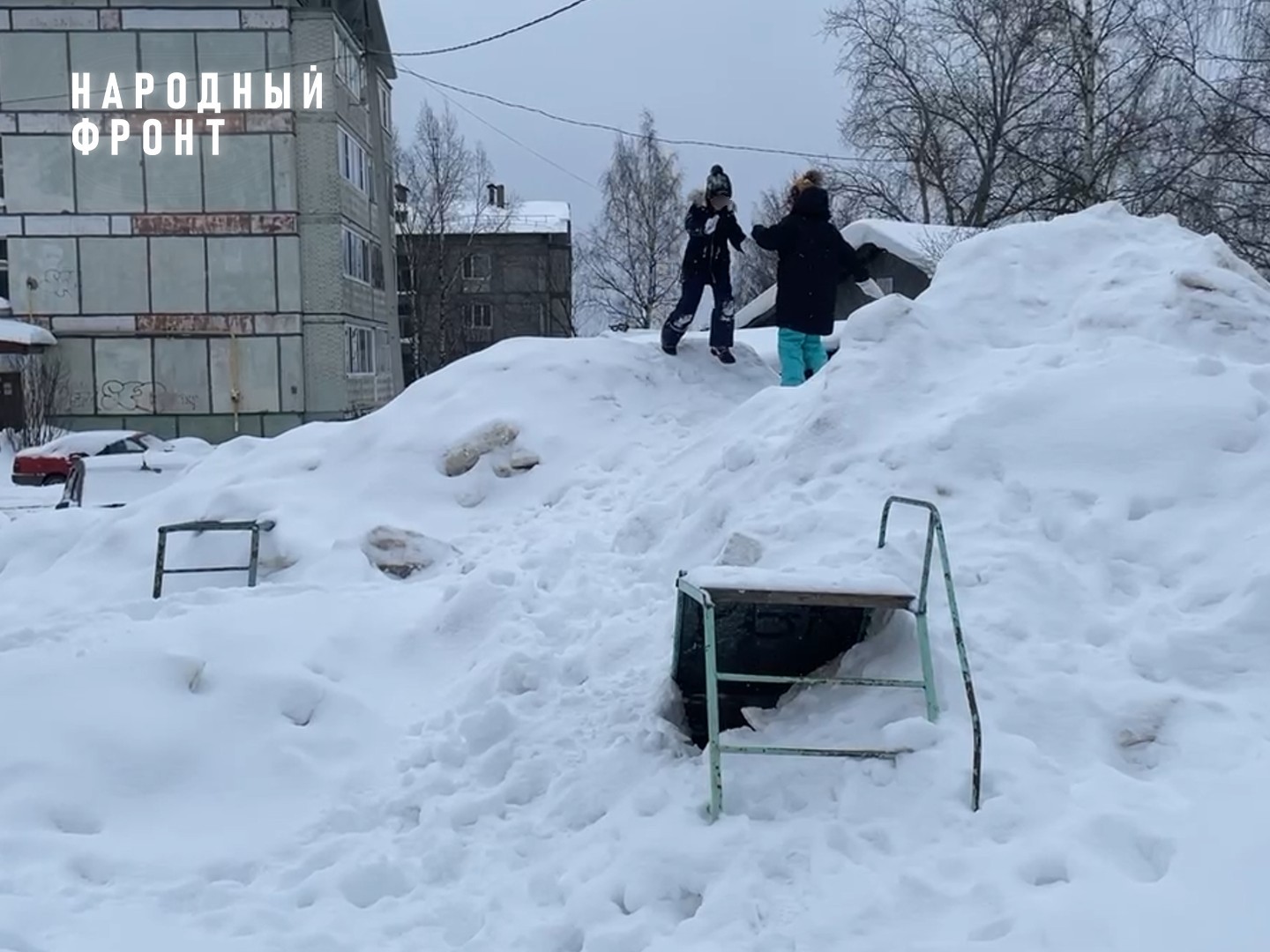 В Выльгорте нашли опасную снежную гору « БНК