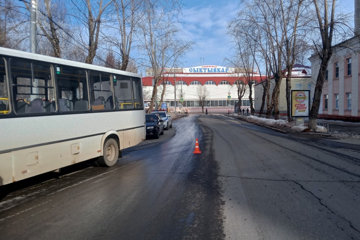 В Сыктывкаре возле «Детского мира» сбили женщину | 21.03.2023 | Сыктывкар -  БезФормата