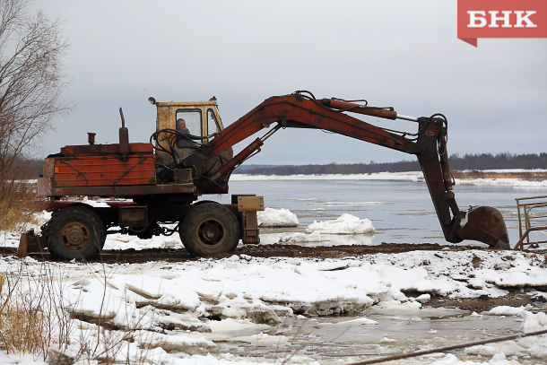 В Корткеросском районе объявили новый аукцион на установку наплавного моста