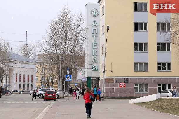 В Сыктывкаре с третьей попытки надеются найти подрядчика для ремонта тротуара у Стефановской площади