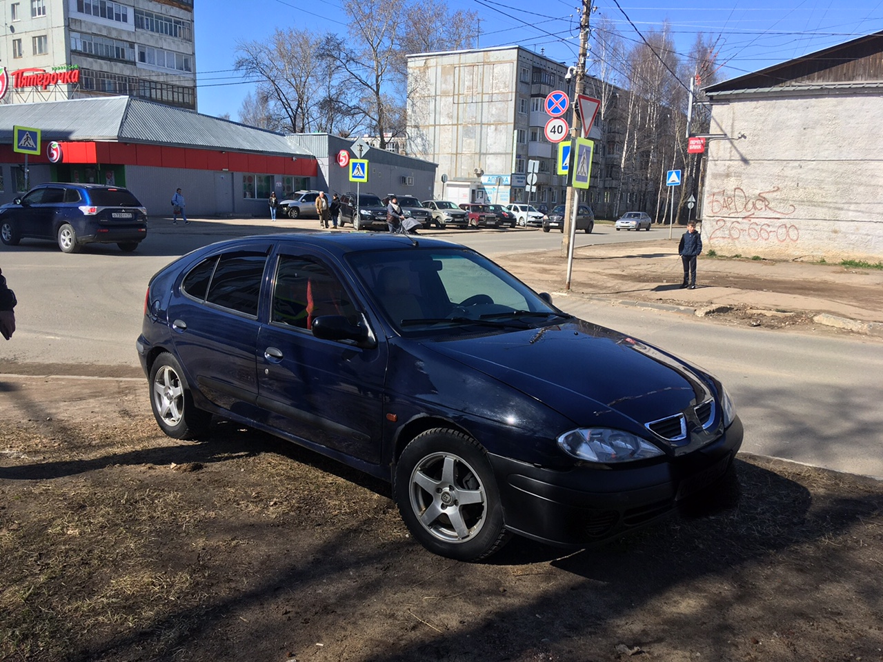 В столице Коми автомобиль сбил коляску с маленьким ребенком « БНК