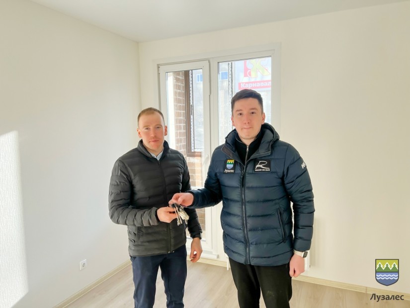 «Лузалес» подарил квартиру лыжнику Илье Семикову