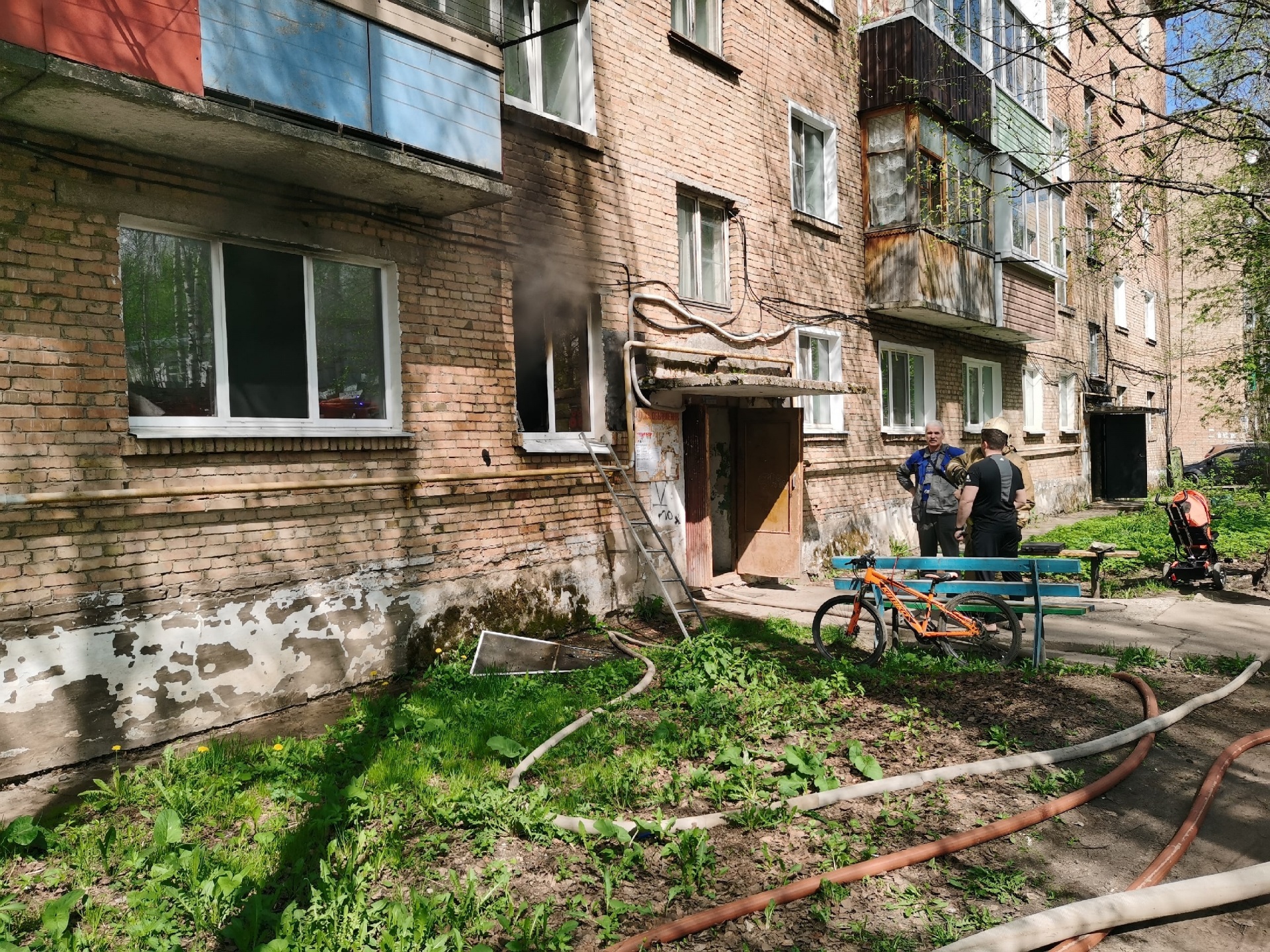 В Емве тушат квартиру в жилом доме « БНК