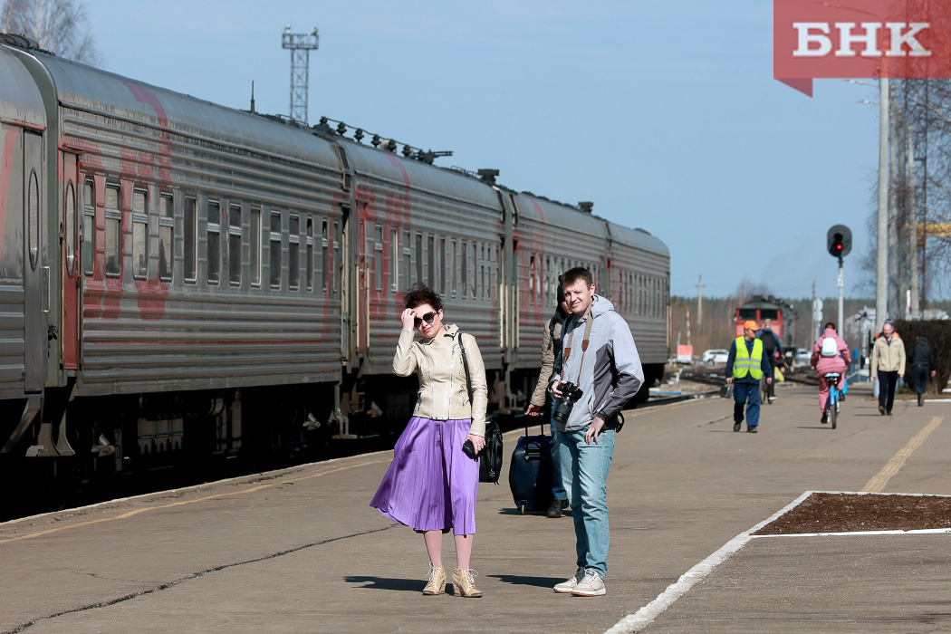 Поезд 10 санкт петербург архангельск. Поезд Санкт-Петербург. Новые электрички. Поезд в Питер. Поезд 62 вагон 28.