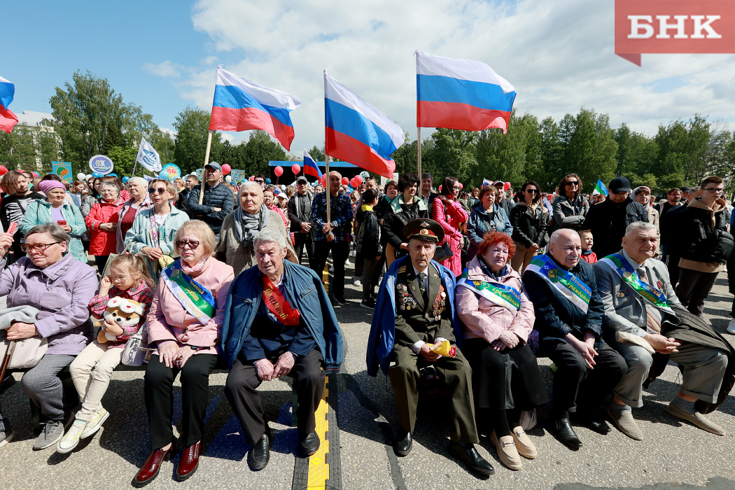 Сыктывкарцев поздравили с двумя праздниками