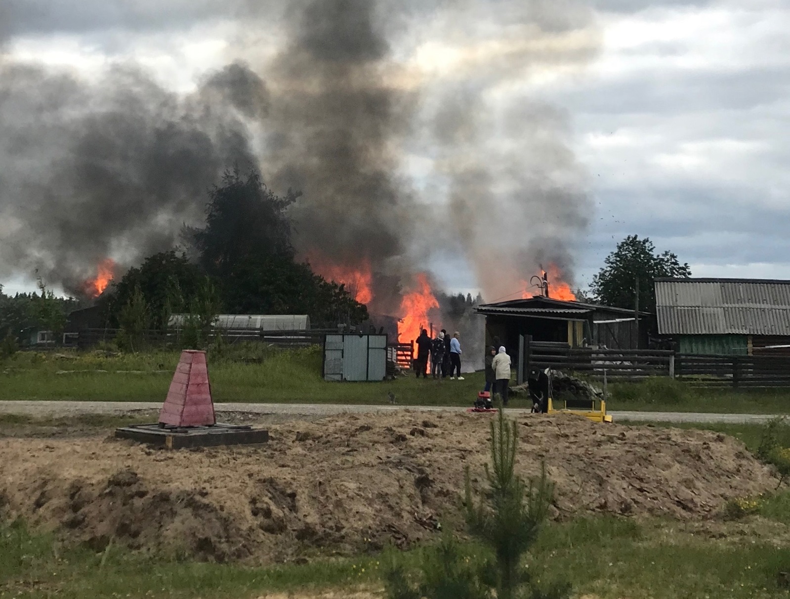 В МЧС назвали причину пожара в Мылве | 17.06.2023 | Сыктывкар - БезФормата