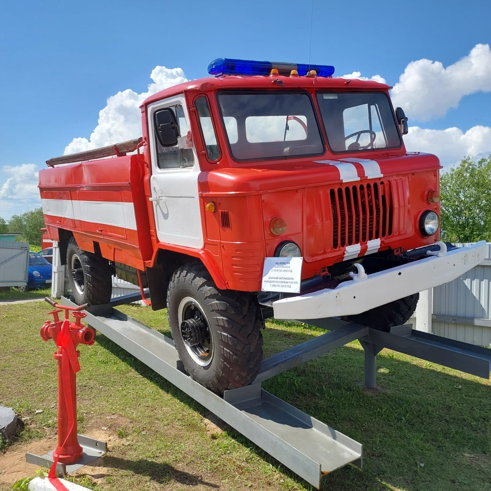 В Коми установили памятник пожарной машине | 02.07.2023 | Сыктывкар -  БезФормата