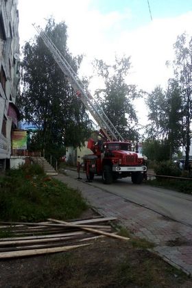 В Сыктывкаре 15 человек спасли с помощью автолестницы