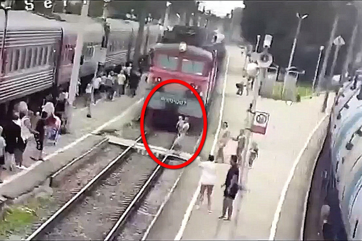 Ребенок упал с нижней полки в поезде