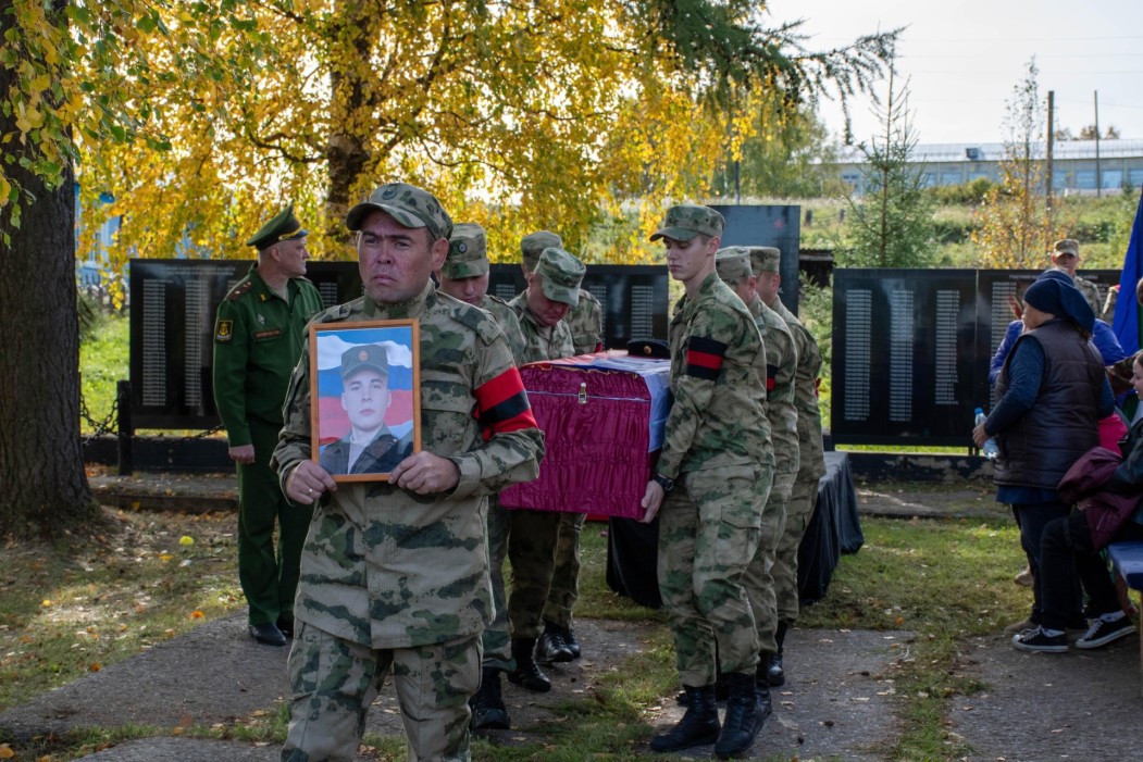 В Усть-Куломском районе простились с погибшим на СВО Андреем Тарабукиным