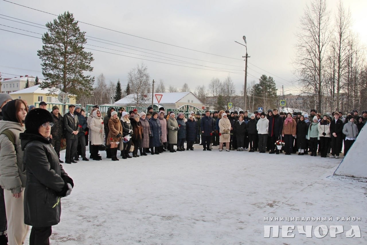 В Печоре открыли мемориальную доску погибшему участнику СВО Евгению Цимбалу  | 27.10.2023 | Сыктывкар - БезФормата