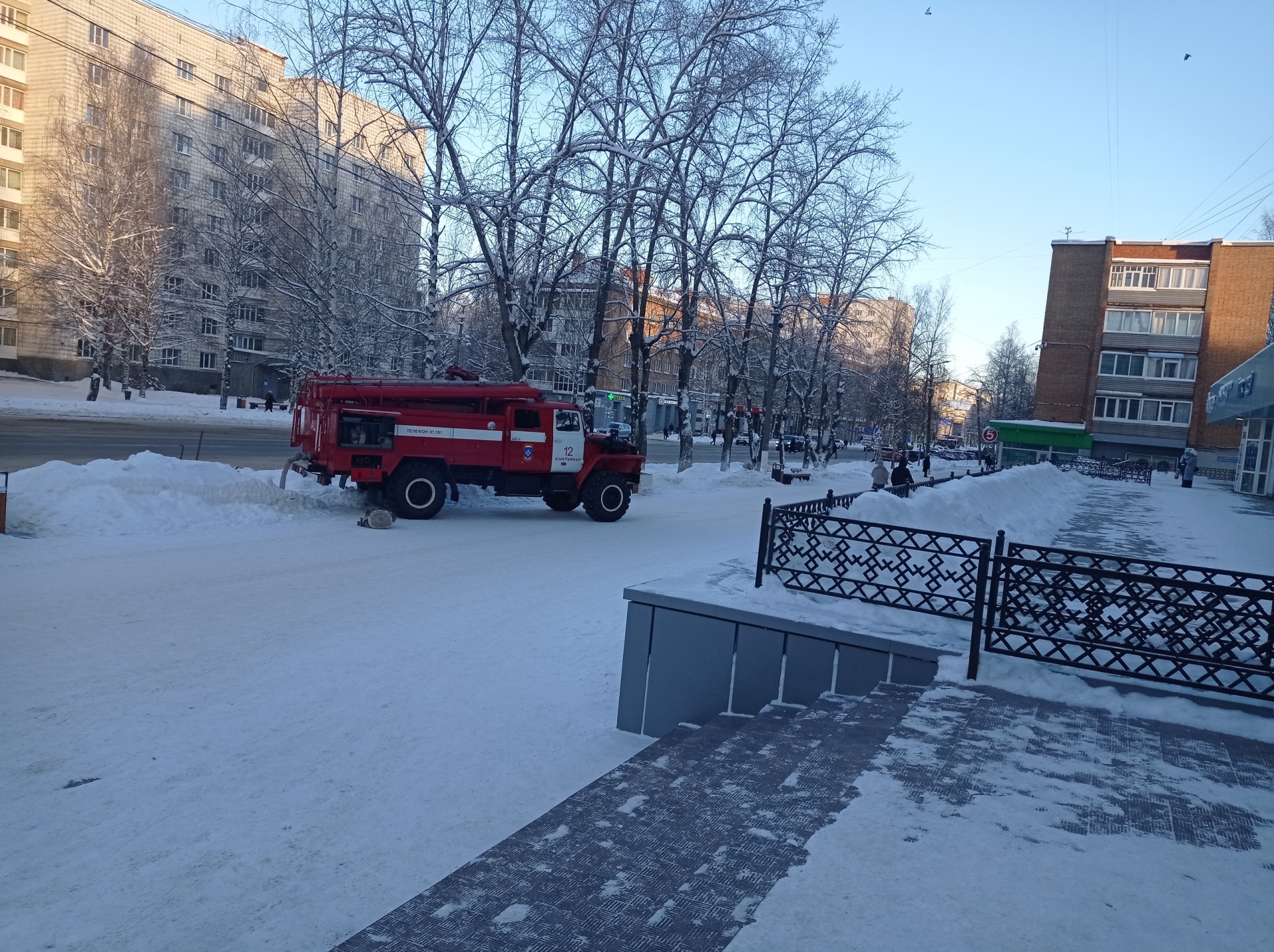 В гостинице «Сыктывкар» ищут взрывное устройство « БНК