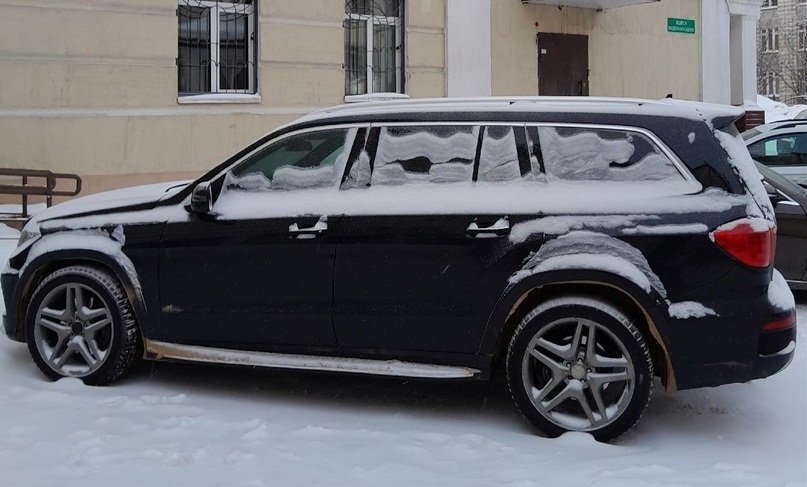 В Сыктывкаре пристав арестовал Mercedes-Benz