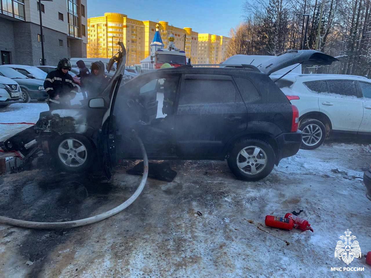 В МЧС назвали причину возгорания автомобиля в сыктывкарской Орбите |  10.02.2024 | Сыктывкар - БезФормата