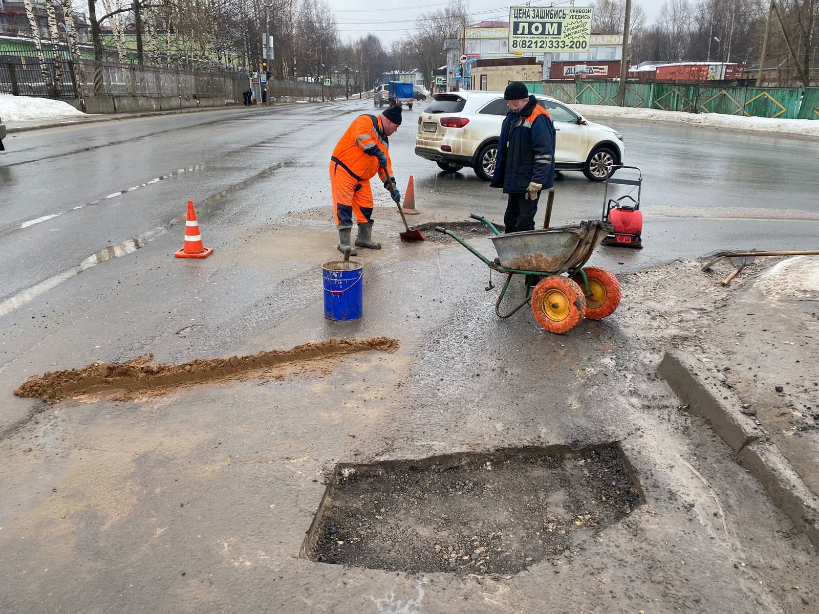 В столице Коми открыт сезон ямочного ремонта | 24.03.2024 | Сыктывкар -  БезФормата