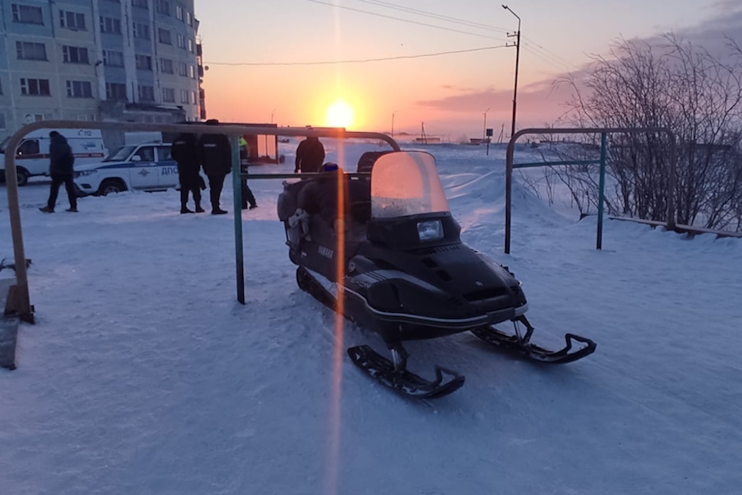 В Воргашоре мужчина погиб на площадке во дворе