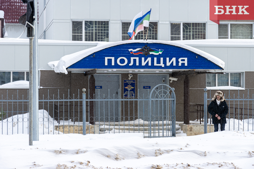 В Сыктывкаре на улице с мужчины сорвали золотую цепь с крестиком