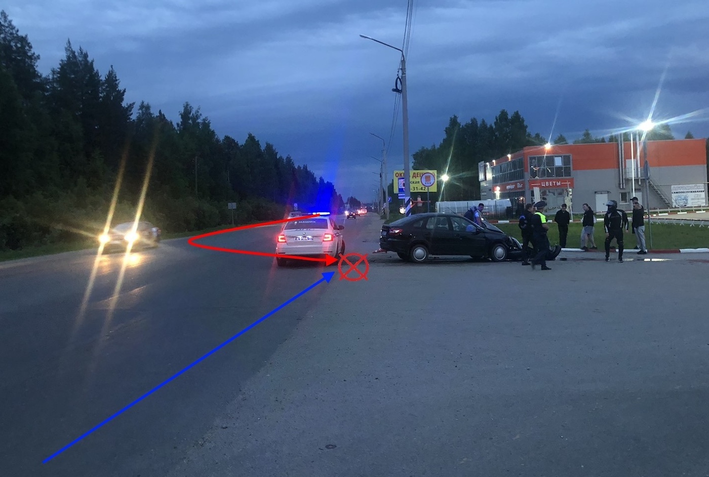 Легковушка и мотоцикл не поделили дорогу в Сыктывкаре | 19.06.2024 |  Сыктывкар - БезФормата