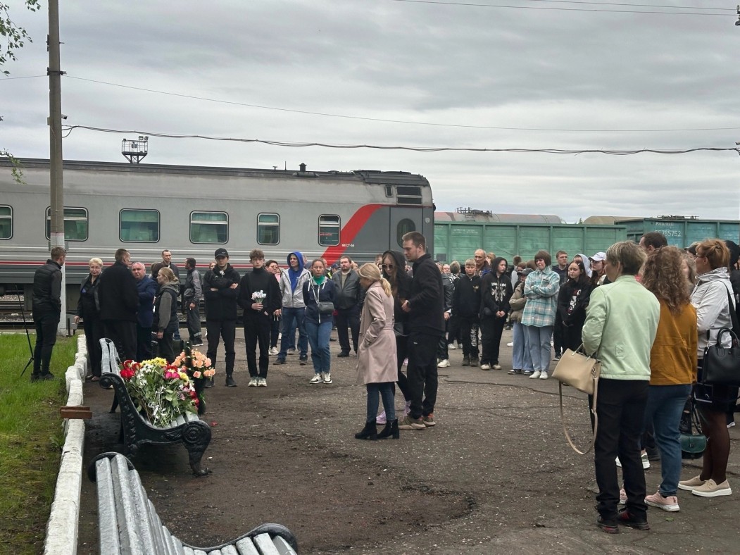 В Инте простились с погибшими при сходе поезда