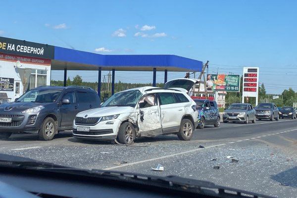 Народный корреспондент: «В Сыктывкаре легковушка столкнулась с автобусом»