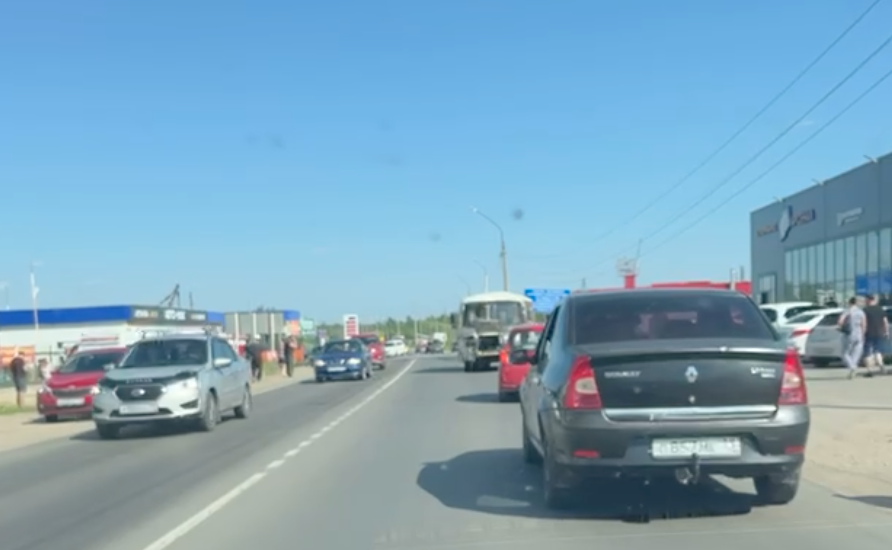 
Народный корреспондент: «В Сыктывкаре легковушка столкнулась с автобусом»