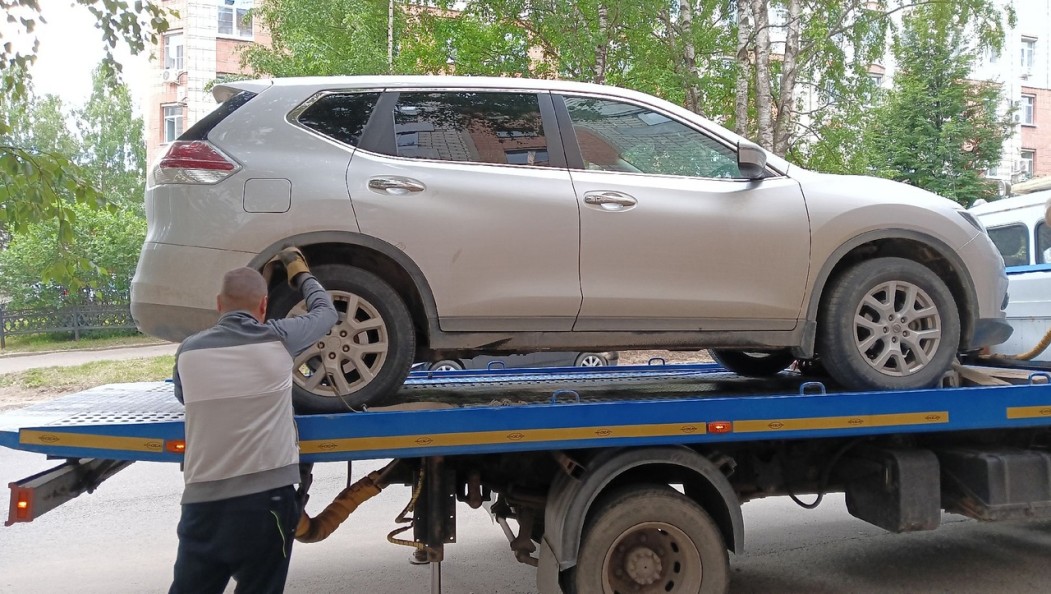 В Сыктывкаре приставы конфисковали Nissan 